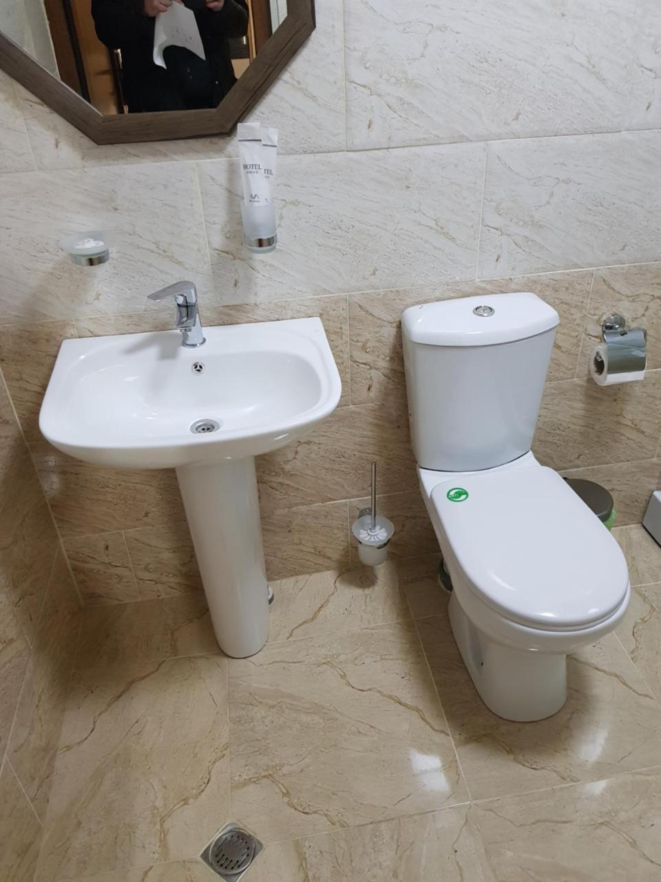 Park Hotel Kutaisi Eksteriør bilde